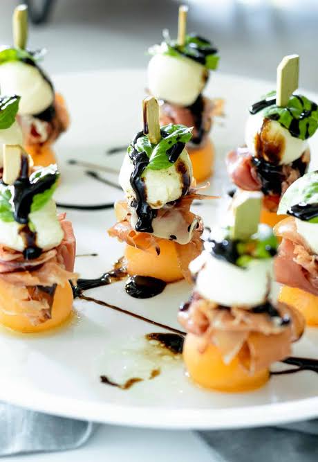 Skewer Prosciutto Mozzarella fresh basil & Marinade melon